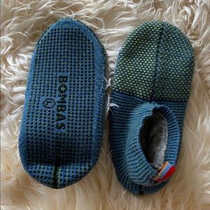 Bombas Blue and Green slippers like new